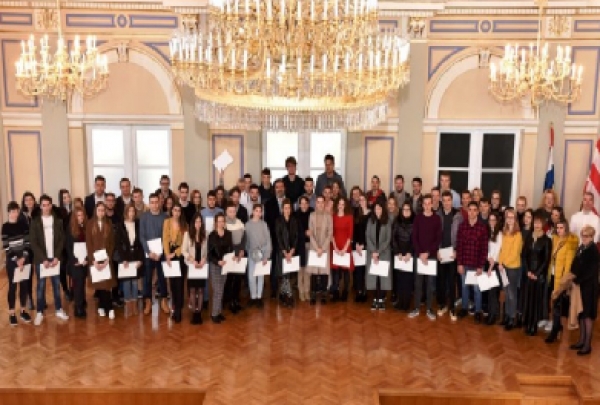 Varaždinskim studentima stipendije i plaćeni troškovi prijevoza